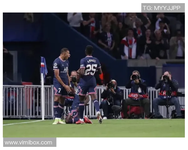 意甲赛场惊现冷门多特蒙德与巴黎圣日耳曼战成平局引发热议