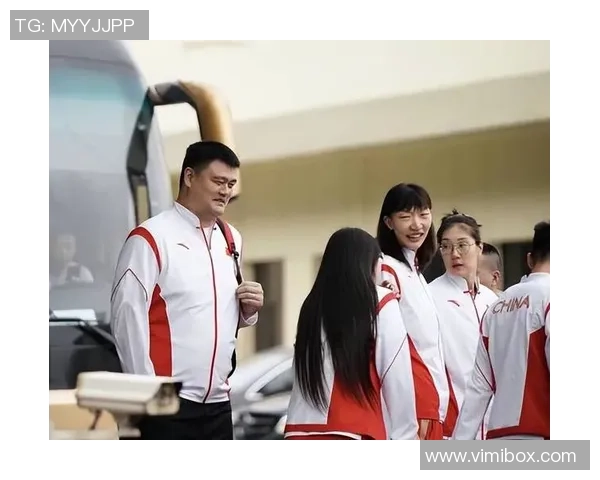 空姐们齐聚一堂热议姚明身高魅力与篮球传奇故事