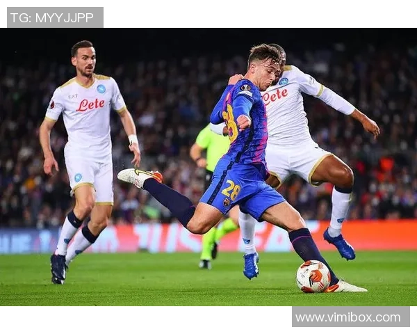 欧联杯激战那不勒斯3-0巴萨引发争议判罚全场沸腾