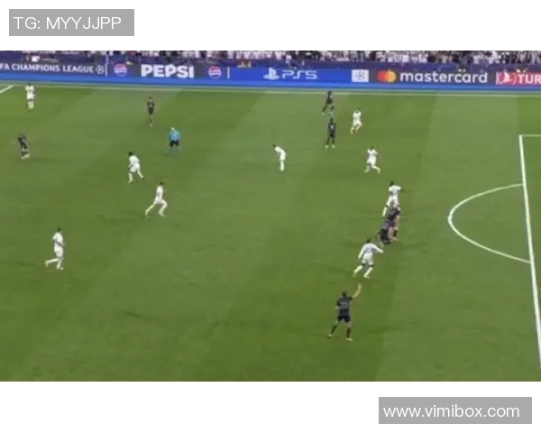 友谊赛惊现争议判罚里昂补时绝杀拜仁引发全场沸腾