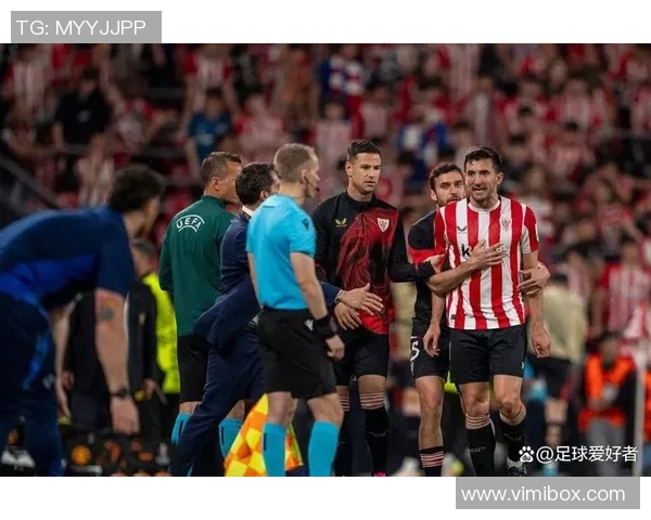 欧联杯精彩对决那不勒斯3-0曼联引发争议判罚全场沸腾 欧联杯精彩对决那不勒斯3-0曼联引发争议判罚全场沸腾