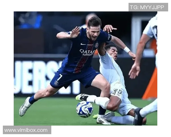 中超盛况：巴黎圣日耳曼大胜曼城引发全场热烈反响与焦点讨论