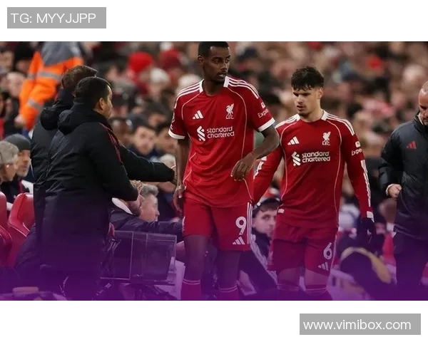 英超激战：拜仁3-0战胜AC米兰点球大战瞬间点燃全场激情